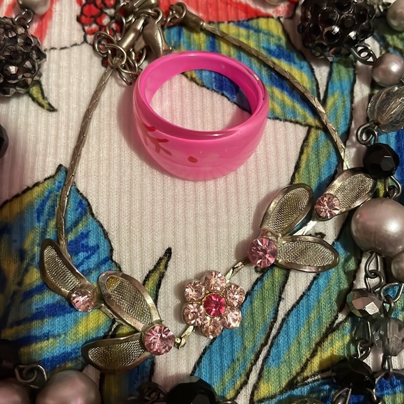 Beach jewlery and heart earrings and hello kitty bracelate and more - Picture 4 of 4